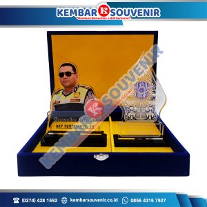 Piala Akrilik PT Indonesia Fibreboard Industry Tbk