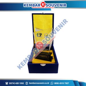 Piala Bahan Akrilik Kabupaten Tanggamus