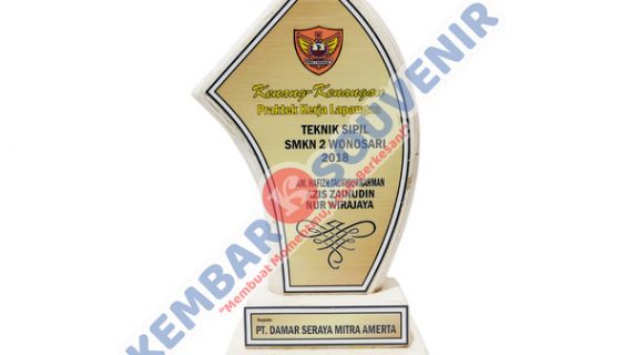Akrilik Penghargaan PT Surveyor Indonesia (Persero)