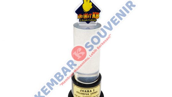 Model Piala Akrilik Gudang Garam Tbk