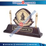 Model Piala Akrilik PT Nusantara Almazia, Tbk.