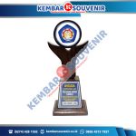 Piala Dari Akrilik Akademi Keperawatan Rumkit Tingkat III Manado