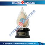 Model Piala Akrilik PT Industri dan Perdagangan Bintraco Dharma Tbk