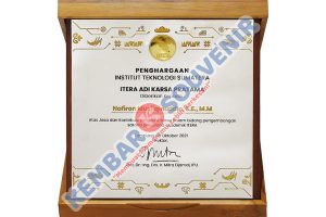 Kenang Kenangan Plakat PT Kertas Kraft Aceh (Persero)
