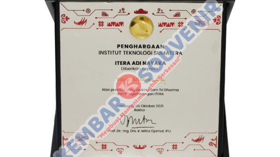 Kotak Plakat Bludru PT Garuda Indonesia (Persero) Tbk